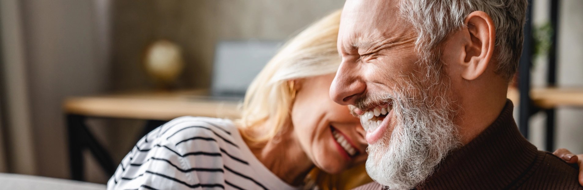 Senioren Pärchen lächelt