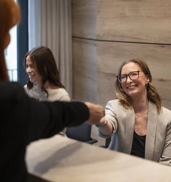 Unsere Mitarbeiter der Anmeldung vereinbaren einen Termin mit einem Patienten